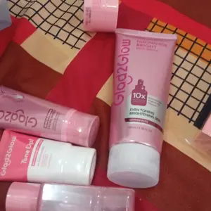 Glad2Glow All In One Glow Face& Bodycare 5in1 Set-Niacinamide Cleanser+Body Serum+Toner+Brightening Moisturizer+Serum-Untuk Mencerahkan Glowing Kulit Wajah Meratakan Warna Kulit Menghilangkan Bekas Jerawat Dark Spot Melembabkan