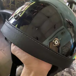 HELM CHIPS DEWASA ESTETIK WARNA HITAM GLOSSY Motorcycle