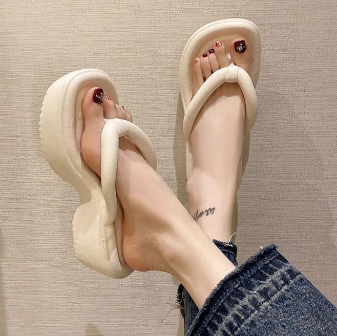 Product Introduction of Dép Cao Gót, Phong Cách Thường Ngày Hàng Mới Về, Dày 5Cm, Thích Hợp Đi Biển Mùa Hè, Giày Đi Bộ Đế Xuồng Ngoài Trời, Giày Dép, Giày Dép Nữ, Đi Chơi Và Thoải Mái DéP Shoes Sandal Cao Su  Đồng Nhung 15