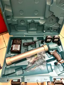 mesin caulking gun cordless makita CG100DWYEB
