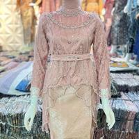 Gambar Kebaya pinguin/kebaya wisuda modern/kebaya belah tengah - Burgundy, ATASAN M dari Pinol kebaya_NEW Kota Surakarta 3 Tokopedia
