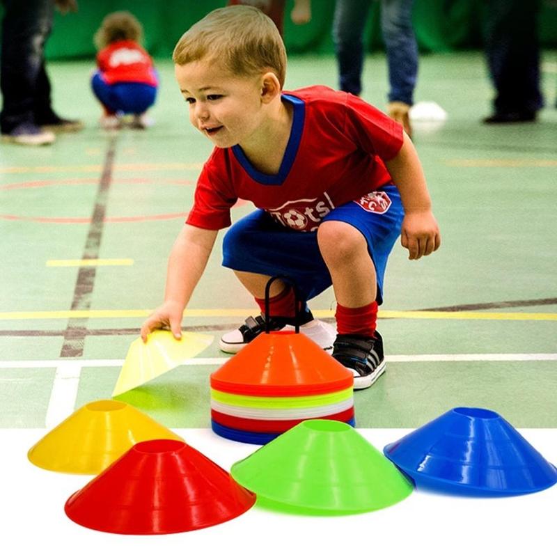 Các cột huấn luyện có thể điều chỉnh cho bóng đá và bóng rổ, dụng cụ tập luyện…