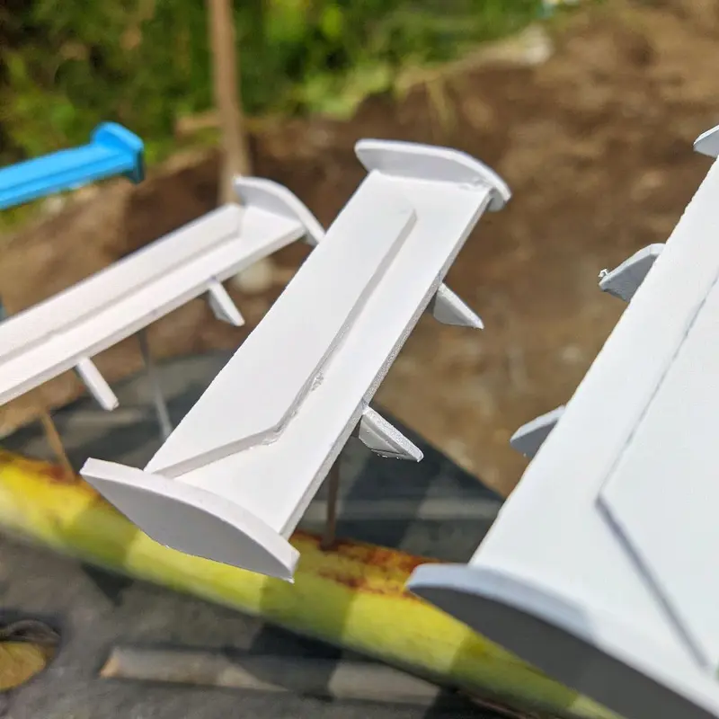 SPOILER MINIATUR BUS PLASTIK 1