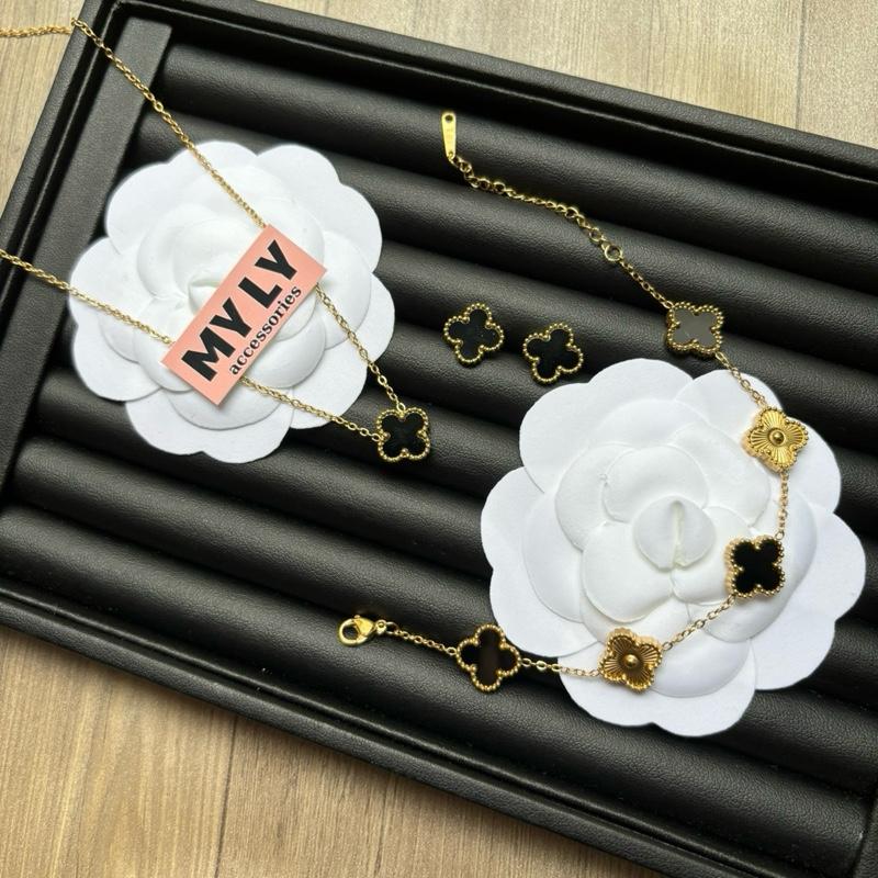 Set cỏ 4 lá lắc tay mix phay titan mạ vàng 18k (Set gồm 3 món dây chuyền/lắc tay/bông tai)