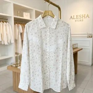 Atasan Wanita_Kemeja Floral dengan Aksen Renda Dada & Lengan yang Super Mewah. Wajib Punya