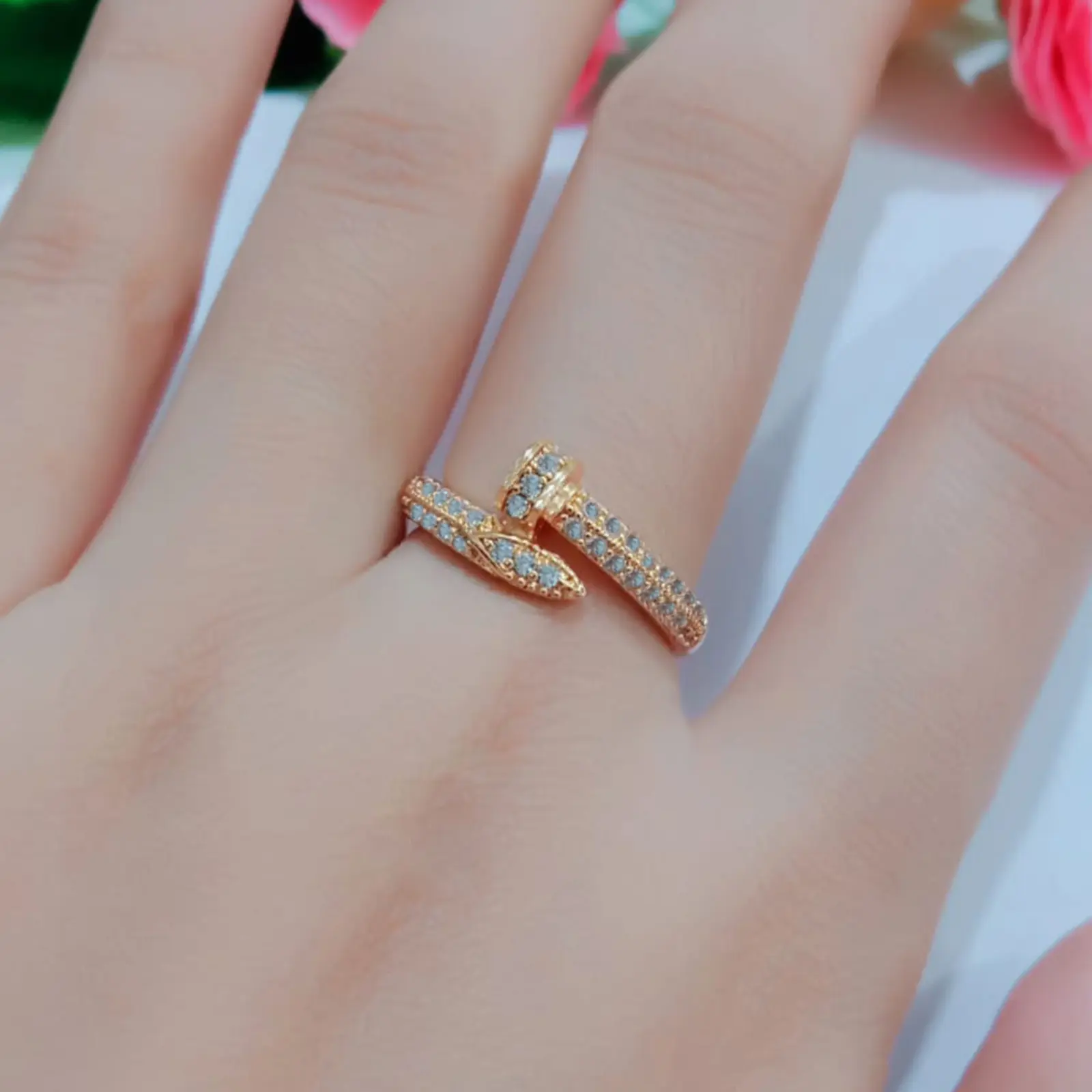Perhiasan Wanita Dewasa Cincin Elegan Full Mata Emas Aksesoris Terbaru Rings