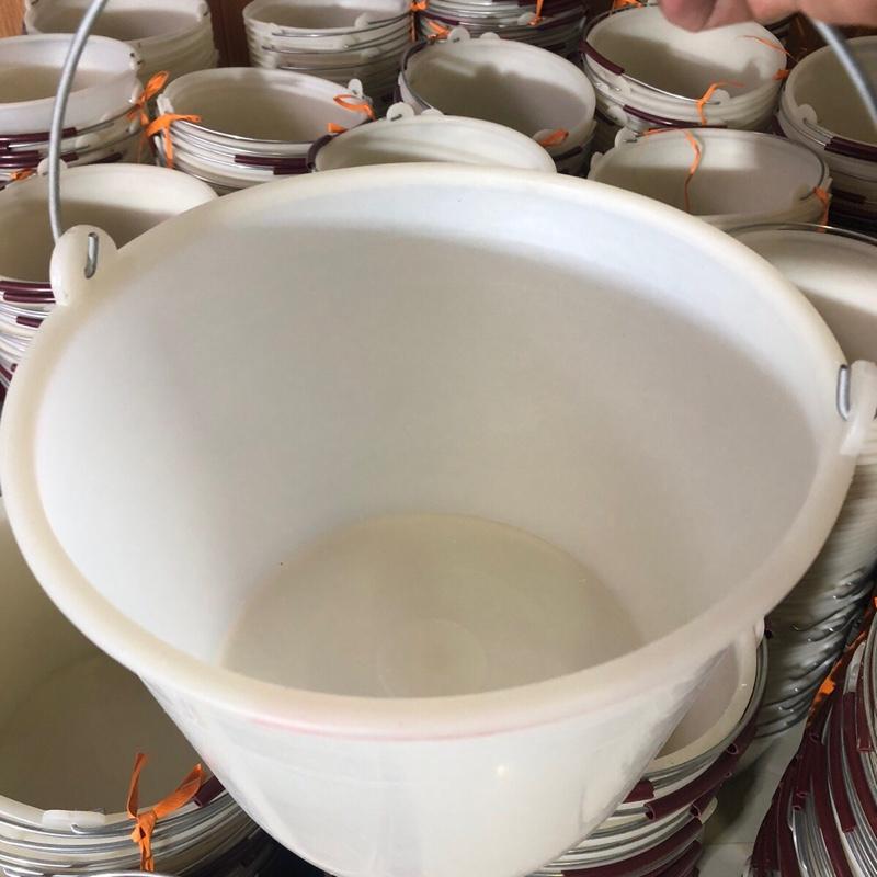  Xô Nhựa Xách Vữa Kích Thước Miệng 26cm Cao 19cm Dung Tích 5,5L Chất Liệu PP Nguyên Sinh Bền Dẻo Chống Va Đập Tiện Lợi Cho Công Trình Xây Dựng 