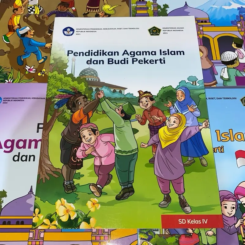 Buku Siswa - Pendidikan Agama Islam dan Budi Pekerti ( PAI ) SD Kelas 4