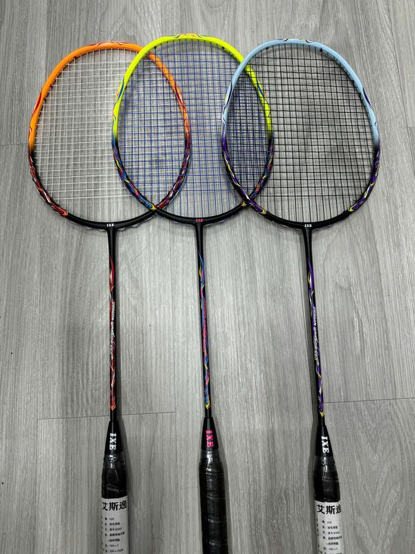  Vợt cầu lông ixe dragon 660 3 màu  new  tặng cước căng sẵn 
