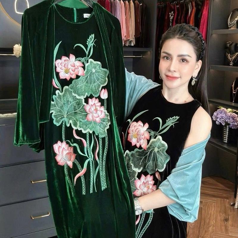 Váy Nhung Thêu Hoa Sen Hồng Form Váy Suông Rộng 2 phiên bản tay