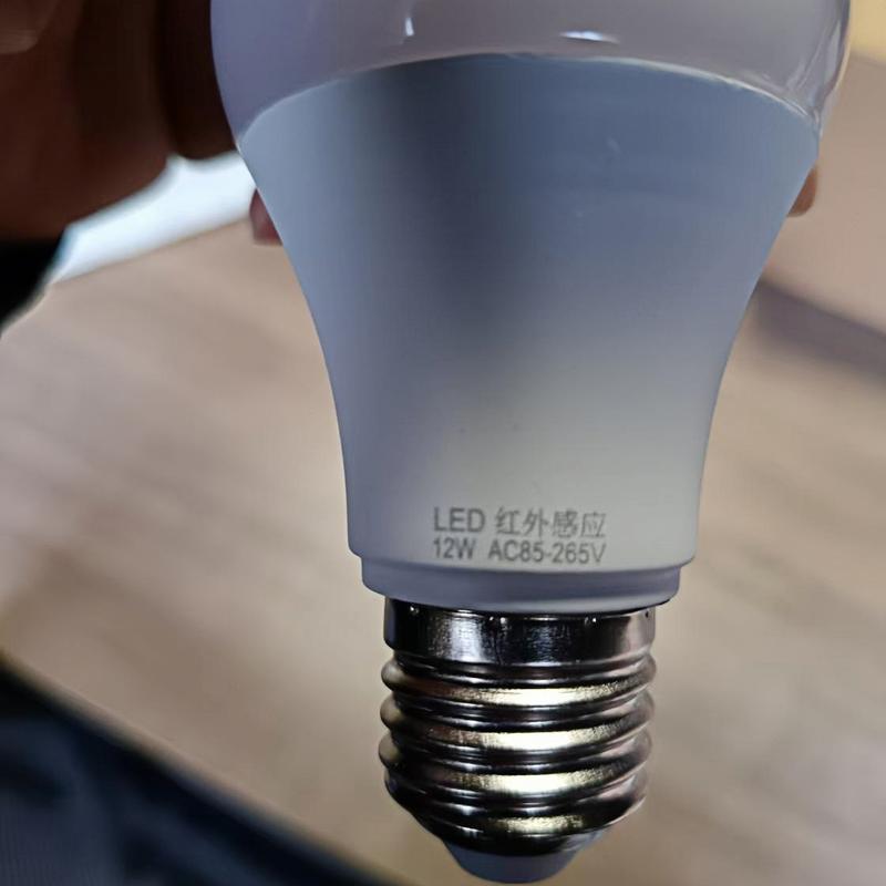 Product Introduction of E27 motion sensor LED bulb 12W ultra bright yellow light automatic switch human infrared sensing bulb Suitable for garage corridors, staircases, bathrooms, storage rooms, induction lighting 27