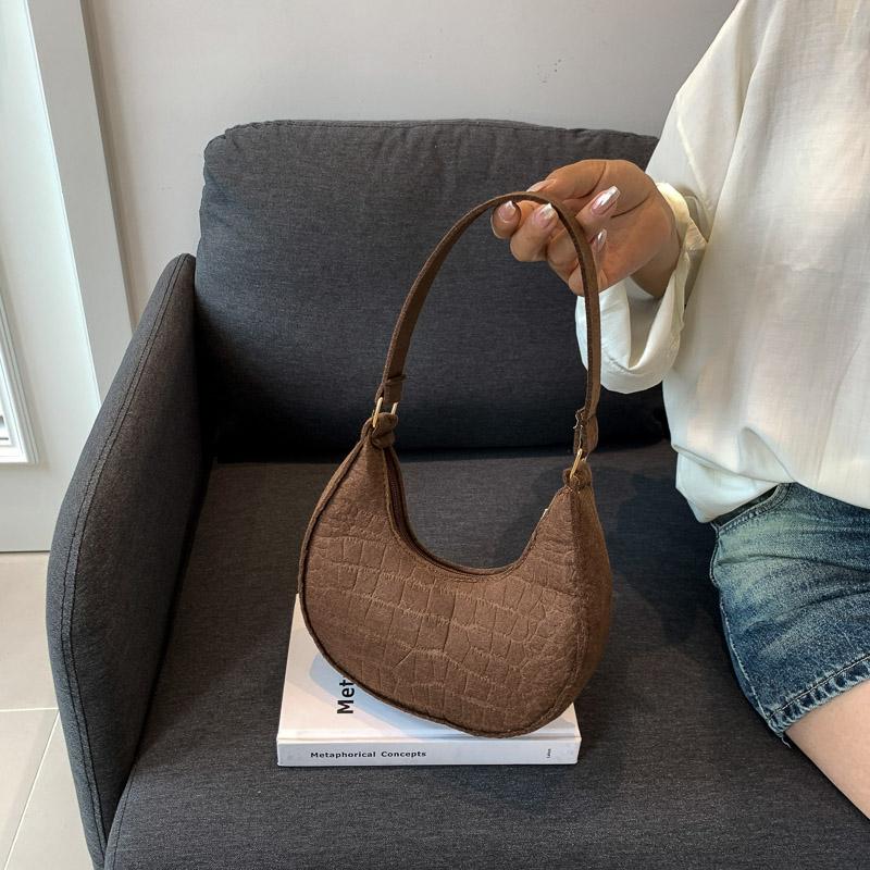 Product Introduction of Women'S Handbag 2024 New Korean Fashion Retro Shoulder Bag Elegant Half Moon Handbag 4