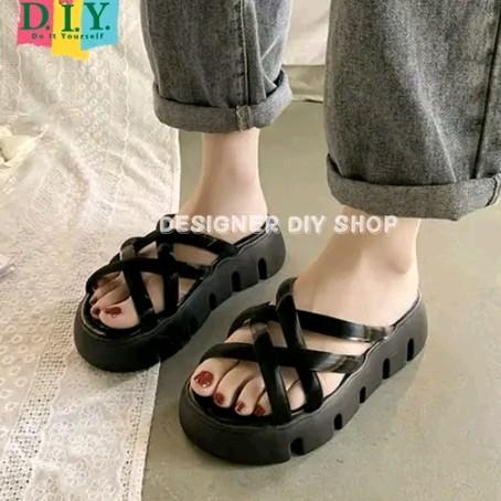 NEW ARRIVAL]Sandal Wanita Elegan Sendal Slop Tali Silang Slip On Model Baru Karet paling best seller 2024 4
