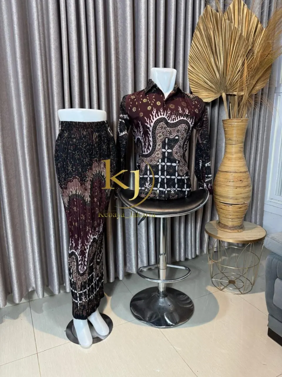 Kebaya Jakarta  Batik Couple || Kemeja batik ARsaka burgandy terbaru  || kemeja batik set kebaya