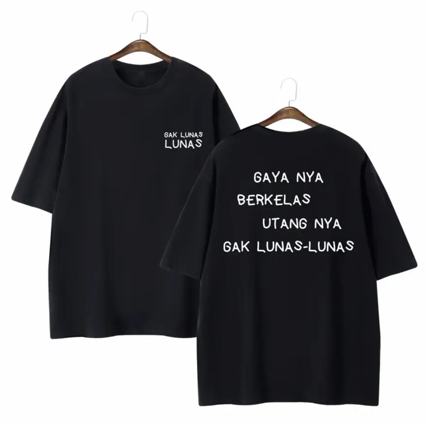 T-shirt Gayanya berkelas utangnya gak lunas-lunas / Unisex / Lembut Nyaman Soft Surfing