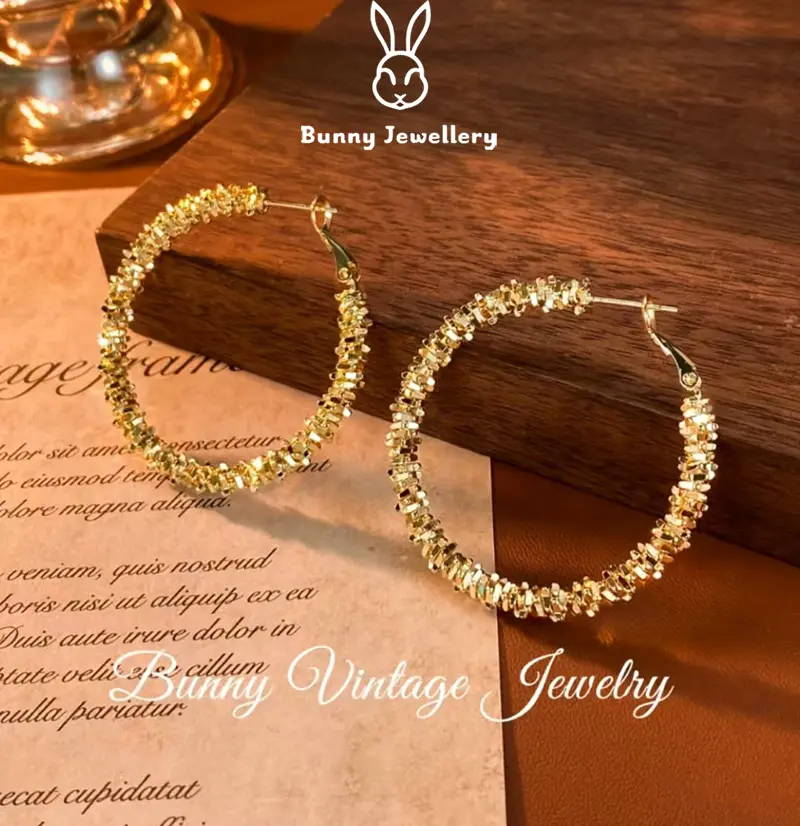 【Bunny Jewellery】 vintage 2025 besar lingkaran anting klip telinga populer baru yang unik dan mewah-D0065 Earrings