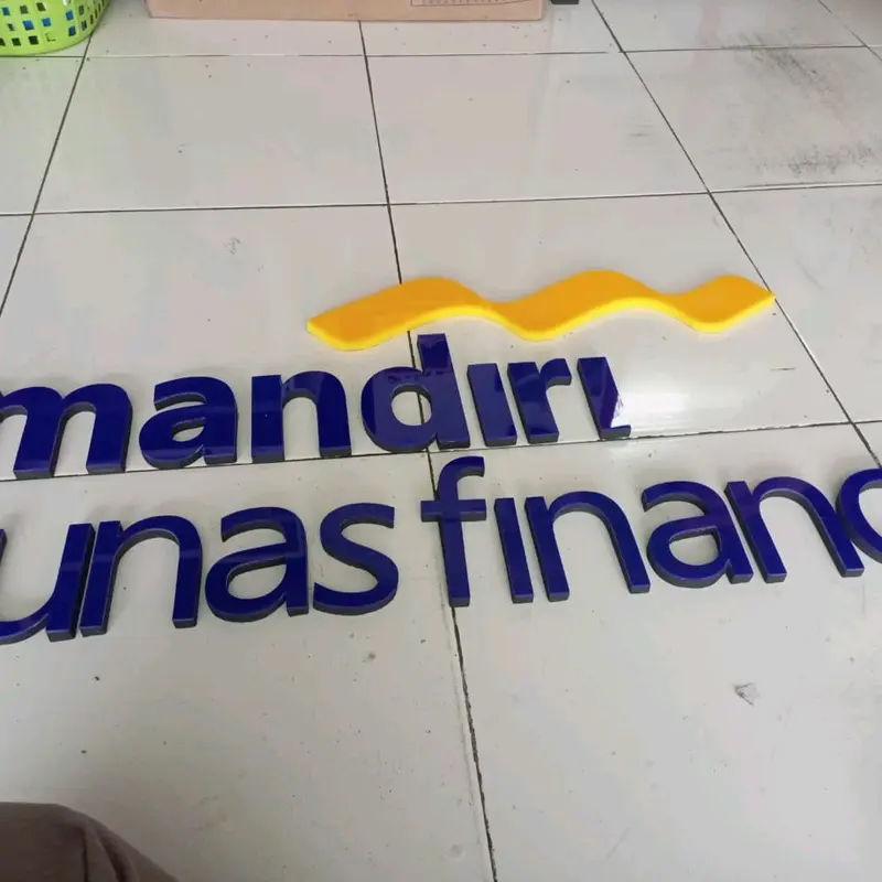 Huruf dan Angka bahan Akrilik spon. tinggi 20cm harga untuk satu huruf.di tempel di tempel 0