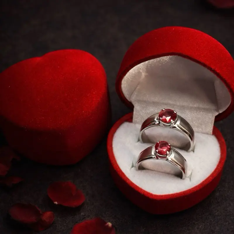 Cincin Red Ruby Pigeon Blood Ring Monel Uniseks Dengan Desain Elegan Dan Kualitas Terbaik