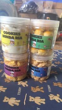 Product Review of Paket Castangel,kacang,nastar,bola² susu from B** r**S 1