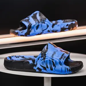 Sandal Slip-On Klasik untuk Anak & Dewasa, EVA Ukuran 30 - 44, Model Kamuflase yang Viral dan Fashionable, Nyaman, Ringan, AntiSlip dengan Sol Rata