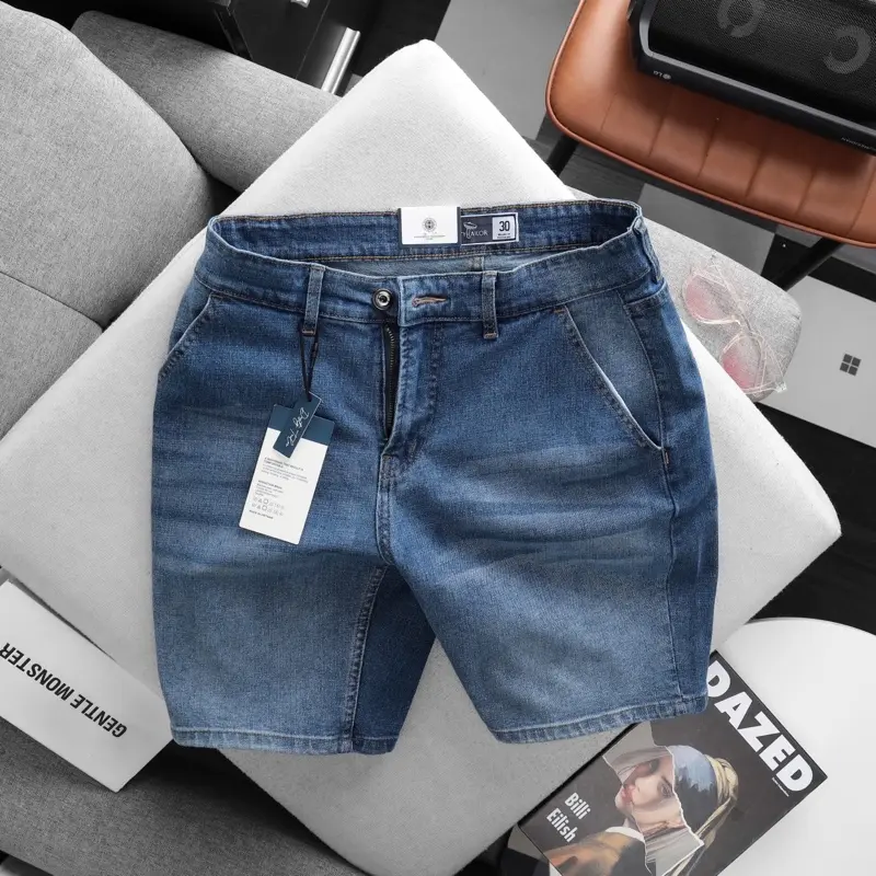 Quần short jean Dusty Tailor xanh sáng đậm wash, vải cotton co giãn thoáng mát, form quần slimfit