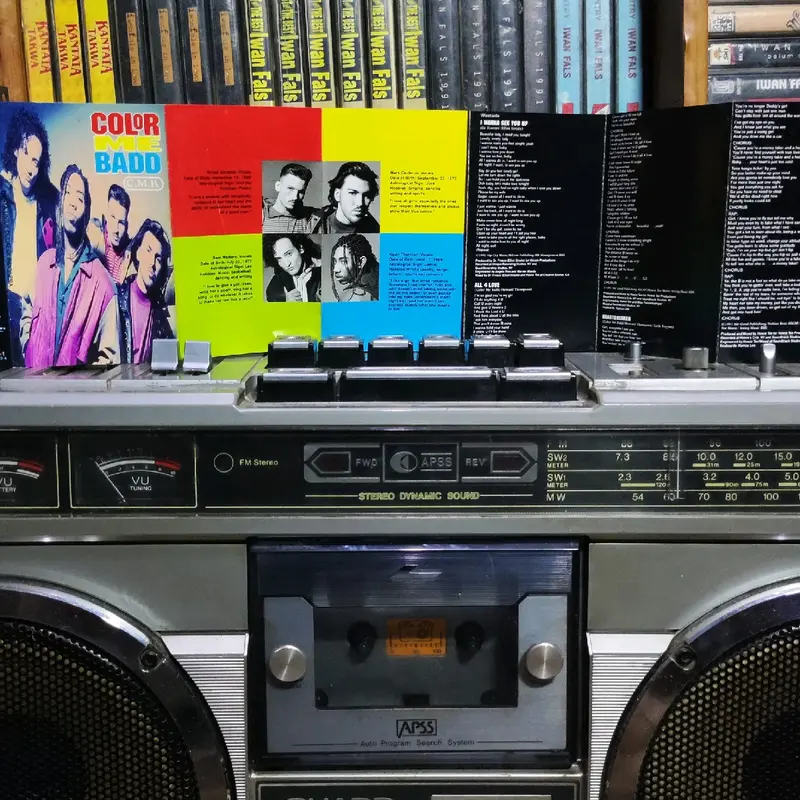 Kaset Pita - Color Me Bad - CMB - Radio Tape - Kaset - Radio - Pemutar Kaset - Retro - Classic - Nostalgia - Musik - Pop Barat 4