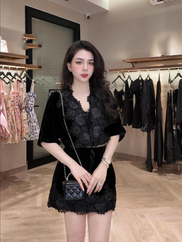 Set nhung đính ren hoa kèm chân váy cực sang, trắng da,sét bộ nữ chân váy nữ chất nhung tôn da mặc đi chơi dạo phố S240