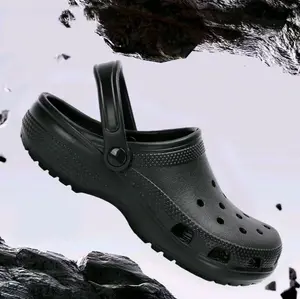 Sandal Couple Clog Putih Minimalis & Stylish - Cocok untuk Hangout Bareng, Anti Slip & Mudah Dibersihkan!