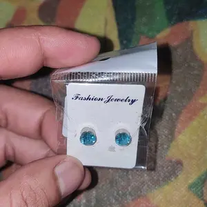 Anting Magnet Berlian Warna Magnet Tanpa Tindik Magnet Unisex Anting Palsu Pria Wanita Earrings Putih/ Hitam/ Biru/Putih Dengan Hitam