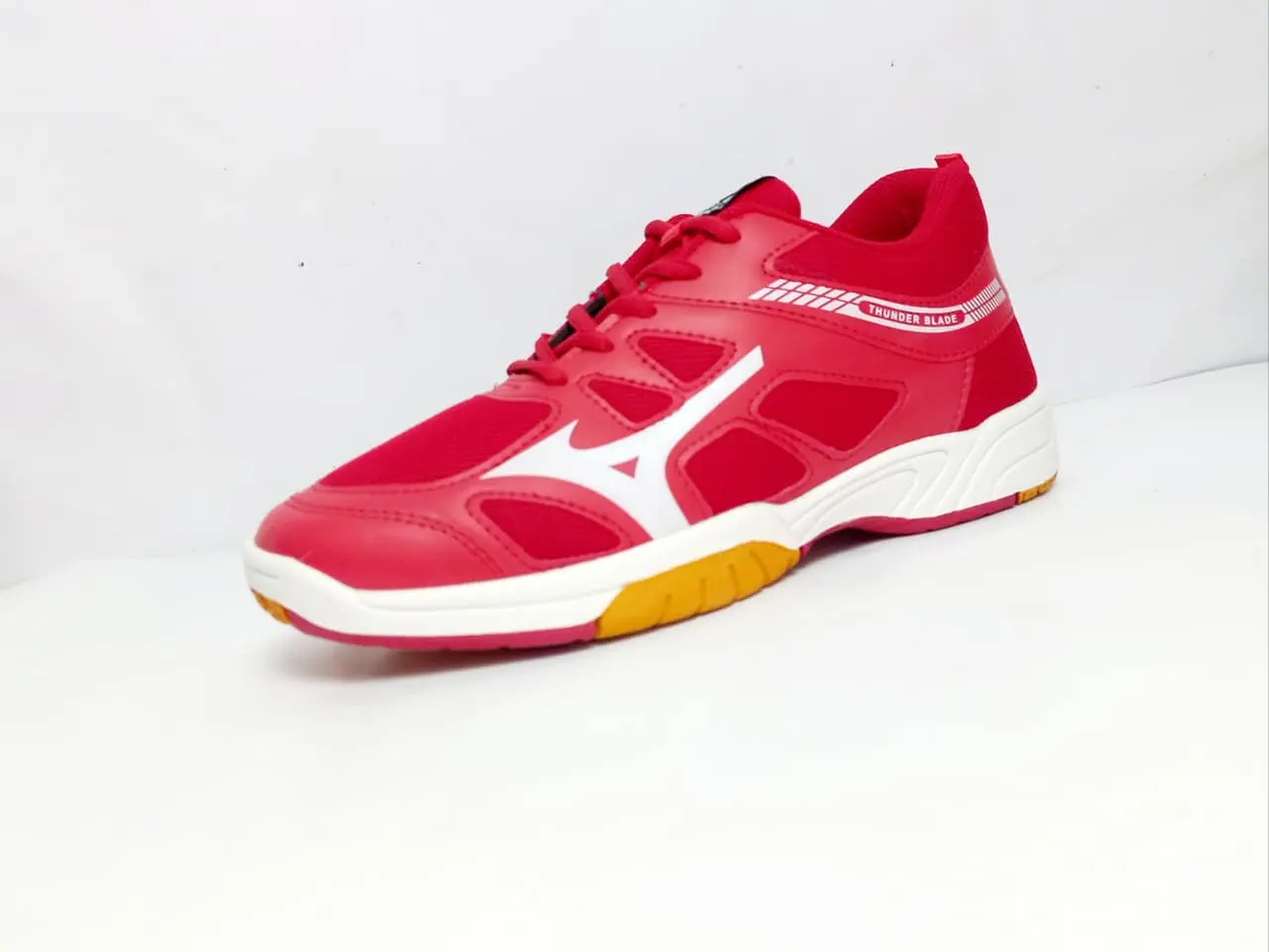SEPATU OLAHRAGA  MAVIC PUTIH MERAH