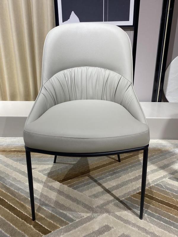 Leather art dining chairs, hotel backrests, Italian luxury dining chairs, coffee shops, family restaurants, new leisure chairs 2