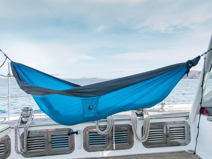 Gambar Ticket To The Moon King Size Hammock Aqua & Dark Grey Ayunan Camping Outdoor dari Ticket To The Moon Kab. Badung Tokopedia