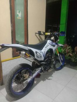 Product Review of DECAL HONDA CRF 150L PUTIH SUPERMOTO FULL BODY KEREN MINIMALIS SIMPLE MURAH TERBARU VIRAL- CRF GANK PUTIH 060 Motor from w**t 3