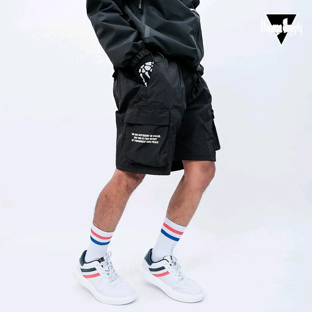 Nagoya Cargo Pendek Hitam Taslan Crincle Parasut Trackpants Cowok Distro Kekinian Outfit Pria Hiking Terbaru