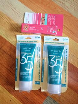 Product Review of [TWINPACK] WARDAH UV Shield Acne Calming Sunscreen - Skincare from n**0 0