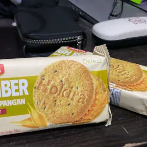 Hokira Biskuit Gandum Snack Sehat Favorit Keluarga, Pilihan Biskuit Gandum Giling Kasar, Sayuran & Kulit Ari Gandum, Renyah Gurih Tinggi Serat, Cocok untuk Sarapan, Ngemil Santai & Sehari-hari