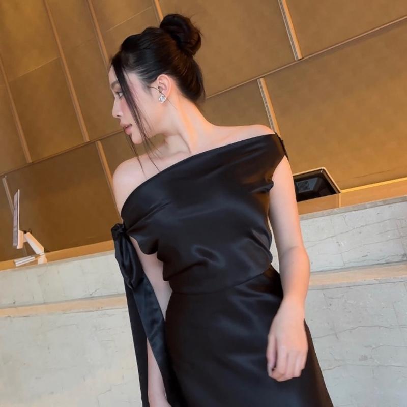 Đầm lụa lệch vai cột nơ vai 0