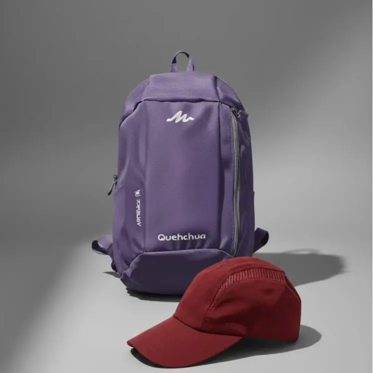 Tas Ungu, Topi Merah.