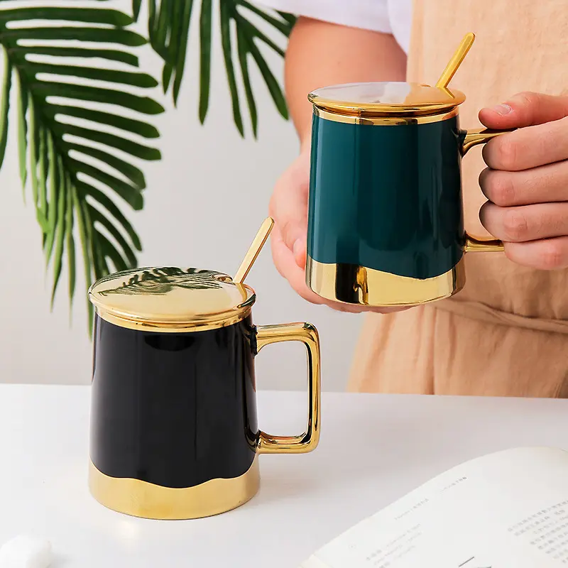 ASHOME Gelas Minum Set Keramik List Gold Dengan Tutup Gelas Emas & Sendok Gold / Ceramic Mug Set With Cup Lid Gold Elegant / Gelas Keramik Mewah / Gelas Minum Keramik / Gelas Gold / Gelas Set Keramik Mewah Elegan 1