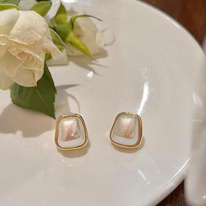 Anting-anting Stud Mutiara Persegi, Gaya Perancis, Untuk Wanita, Anting-anting Berbentuk Segi Empat Geometrik mewah, Diperbuat daripada Dawai Perak 925, Fesyen dan Elegan, Sesuai untuk Semua Majlis.