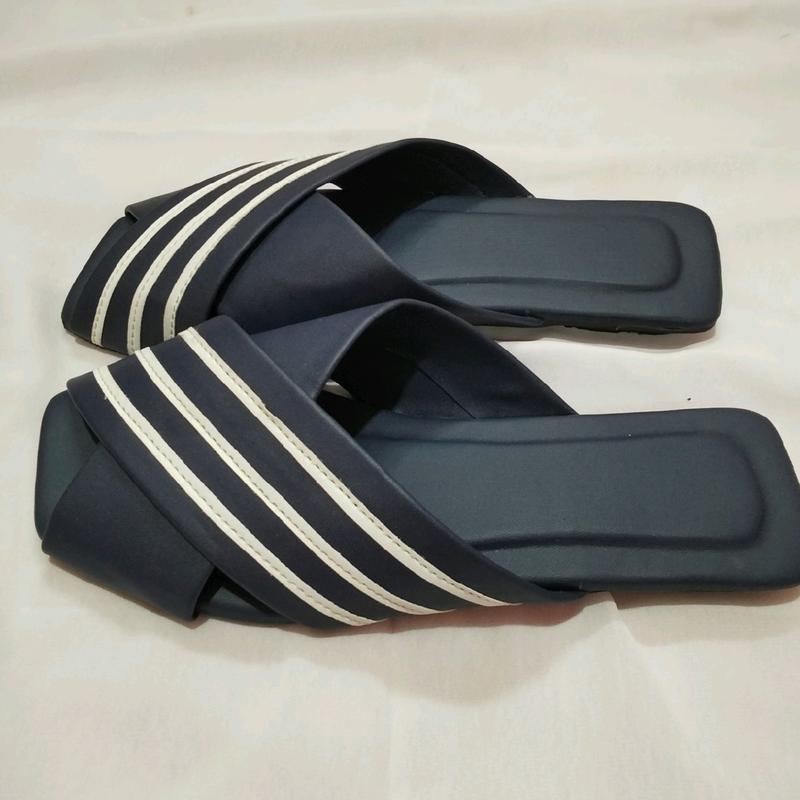 DNF store - Sandal Wanita Selop Kekinian~Sendal Terbaru Motif Corak Putih 2024 Shoes Karet 3