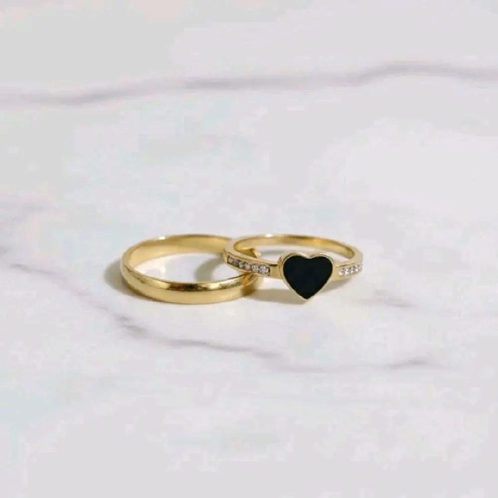 Set Cincin Titanium isi 2 Pcs Couple Pria/Wanita Motif Love Hitam Dan Polos Kilat Gold 24k Anti Karat Rings