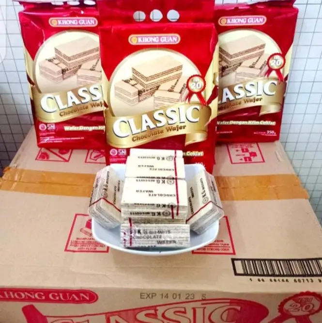 Khong Guan Classic Chocolate Wafer 360gram isi 20 pcs Snack Biskuit 1