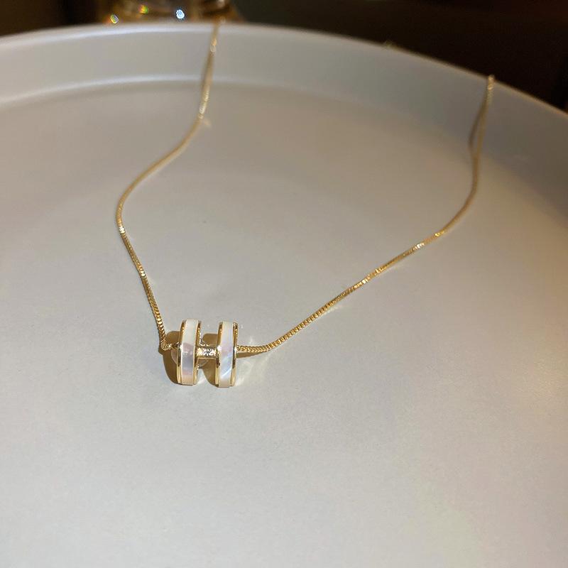 Product Introduction of Vòng Cổ Zircon, Vỏ Mạ Điện, Phong Cách Cổ Điển Dành Cho Nữ, Cao Cấp Và Giá Cả Phải Chăng, Dây Chuyền Mặt Dây Chuyền Sang Trọng, Có Màu Vàng, Bạc Và Vàng Hồng, Chống Màu, Lâu Trôi, Có Chữ Và Số, 4