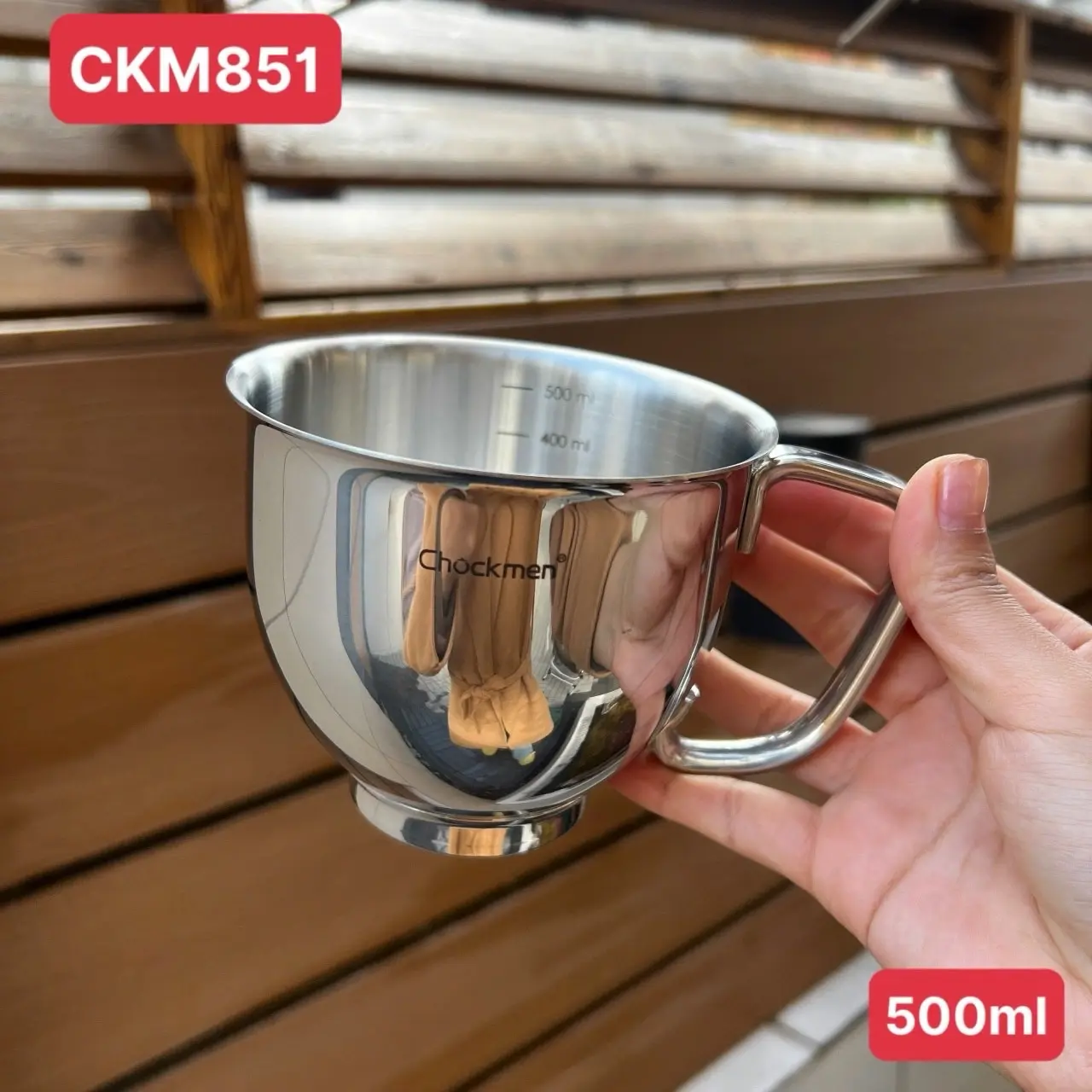 Cốc inox chockmen có vạch chia dung tích, có quai cầm inox 18/10 không gỉ ckm851