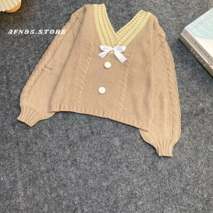 Sweater Vintage Pita Kerah V Variasi Kancing Tebal 4