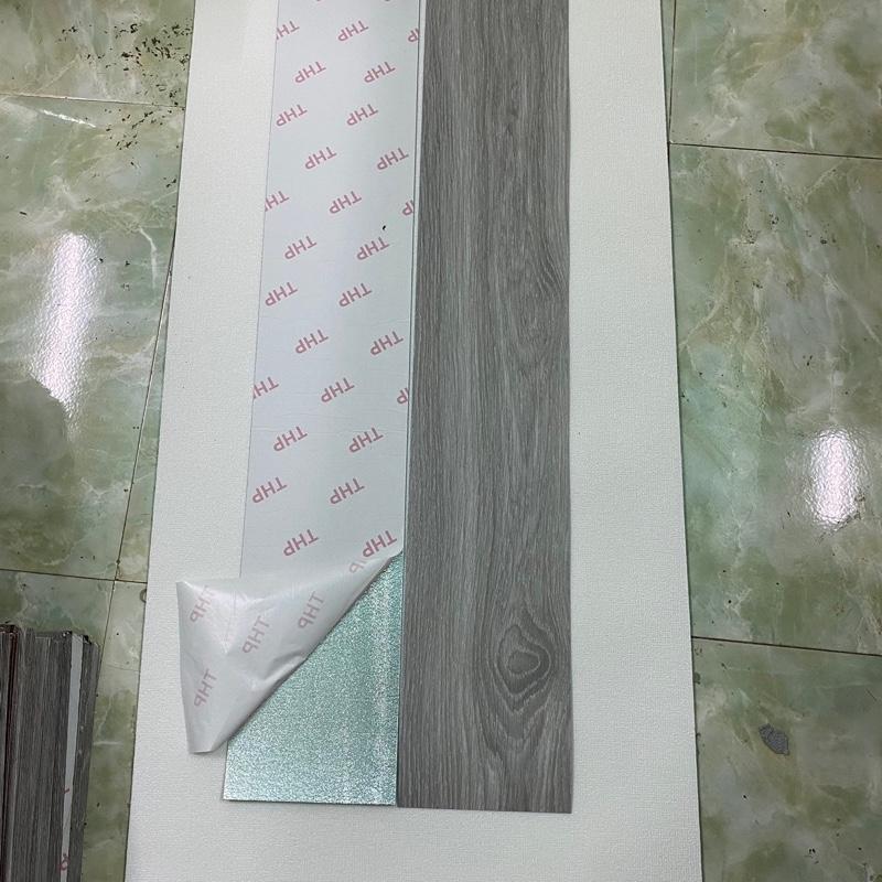 COMBO 1m2=7 miếng dán sàn nền giả gỗ siêu nhẹ dfloo giấy dán nền giả gỗ .Sẵn keo bóc dán và có tráng nhôm dễ dàng thi công tại nhà .Kích thước 15,2x91,4cm