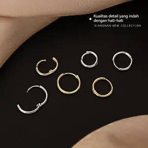Anting-anting pasangan modis sederhana dan klasik, terbuat dari baja titanium, anting lingkaran menempel di telinga untuk pria dan wanita, warna emas/perak/hitam, anti alergi (anting 8/10/12 mm)