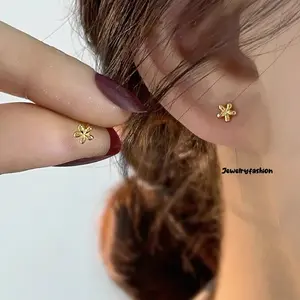 Anting Titanium Tusuk Bunga Daisy Simpel A1152