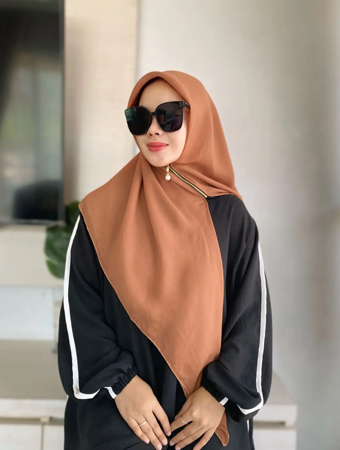 Kerudung Instan Resleting Bella Zipper Instan / hijab resleting terbaru 2022 / kerudung resleting leher /jilbab resleting dagu / jilbab instan terbaru 2022 kekinian viral / kerudung segi empat terbaru 2022 / kerudung langsung pakai model terbaru dewasa